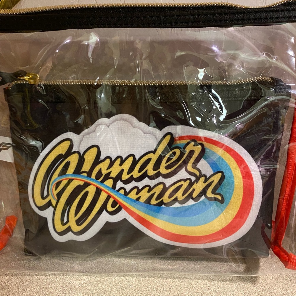 SOHO LIMITED EDITION  WONDER WOMAN 2 PIECE CLEAR CLUTCH  MAKEUP  COSMETIC BAG.